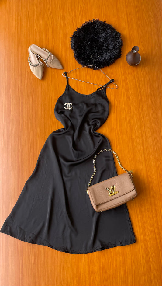 Robe Nuisette noir en satin